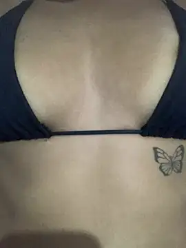 raveninha05 online show from April 26, 2026, 10:29 pm