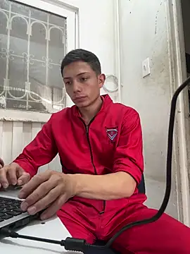 santiObrero online show from April 15, 2026, 3:41 pm