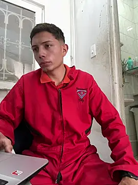 santiObrero online show from June 1, 2026, 5:03 pm