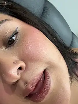 Nailealipsglossy online show from April 5, 2026, 2:42 am