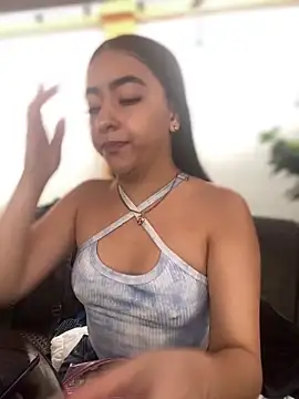 Snapshot of AuroraJohns_Pink chatting on February 14, 2026, 5:53 pm AuroraJohns Pink online show from February 14, 2026, 5:53 pm