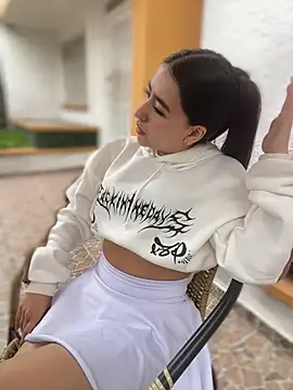 Snapshot of AuroraJohns_Pink chatting on February 19, 2026, 7:54 pm AuroraJohns Pink online show from February 19, 2026, 7:54 pm