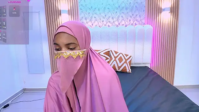 Amira Alzahra online show from March 14, 2026, 5:13 am