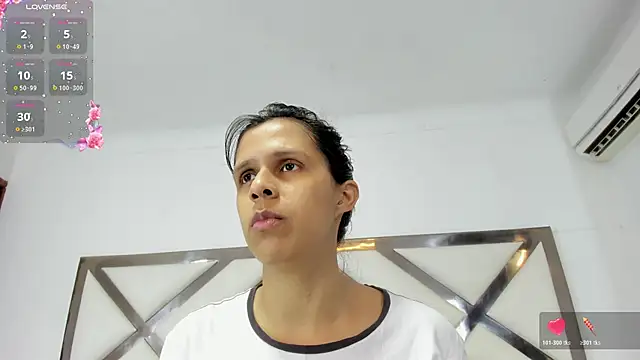 Snapshot of mitzukywinteer chatting on May 5, 2026, 8:17 pm mitzukywinteer online show from May 5, 2026, 8:17 pm