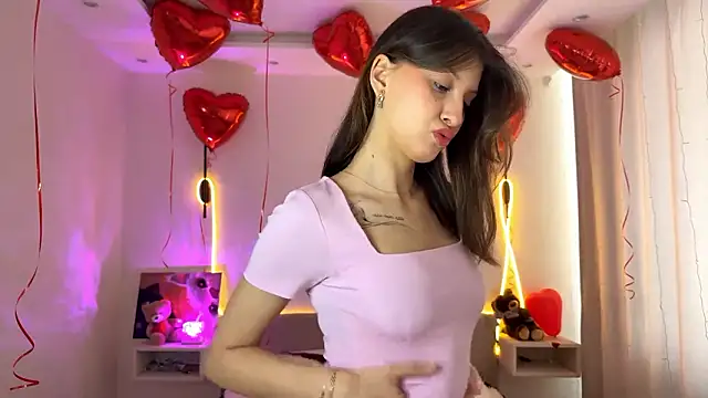 Snapshot of LouiseChavez chatting on February 15, 2026, 8:13 am LouiseChavez online show from February 15, 2026, 8:13 am