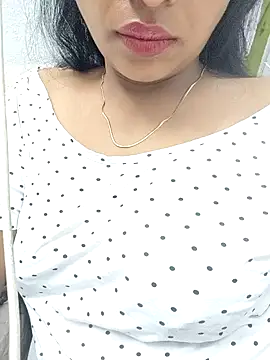 Hot-Tinaa online show from April 16, 2026, 12:33 am