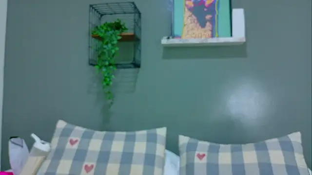 Snapshot of AmmyRouse__ chatting on April 15, 2026, 9:27 am AmmyRouse online show from April 15, 2026, 9:27 am