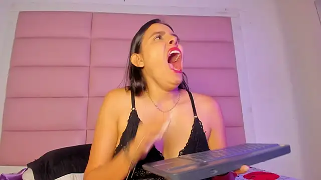 Catalinna 03 online show from March 25, 2026, 12:55 pm