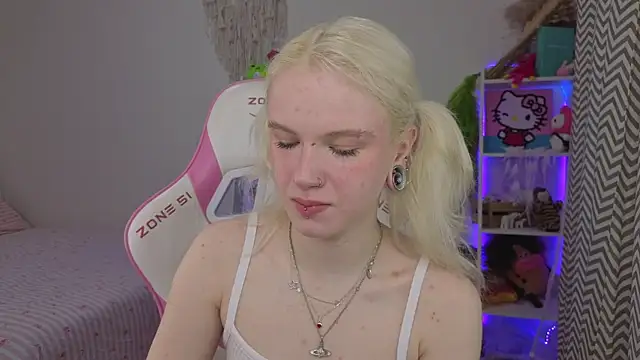 Mia WaterFall online show from April 14, 2026, 3:23 am