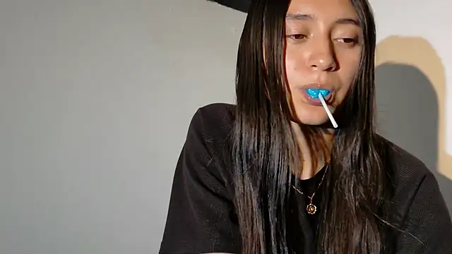 isabella nowa online show from June 14, 2026, 11:40 pm
