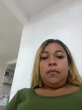 Snapshot of veronica414 chatting on April 14, 2026, 12:33 pm veronica414 online show from April 14, 2026, 12:33 pm