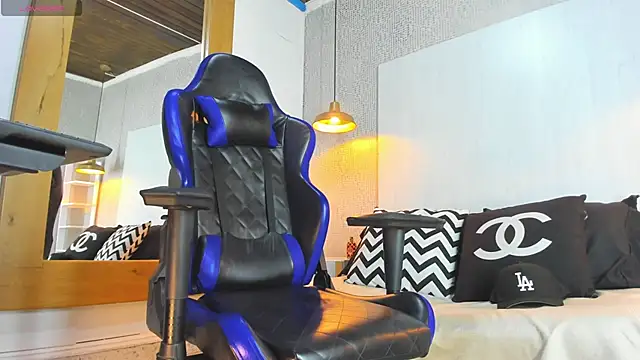 Snapshot of Dusan_Grey77 chatting on February 18, 2026, 4:19 am Dusan Grey77 online show from February 18, 2026, 4:19 am