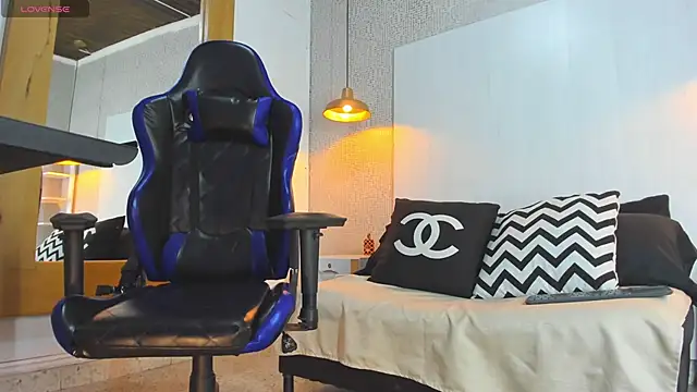 Snapshot of Dusan_Grey77 chatting on February 19, 2026, 4:08 am Dusan Grey77 online show from February 19, 2026, 4:08 am