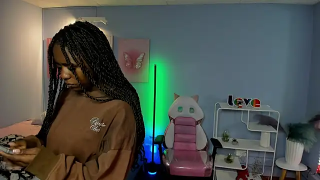 Snapshot of naomi_campell chatting on April 3, 2026, 12:47 pm naomi campell online show from April 3, 2026, 12:47 pm