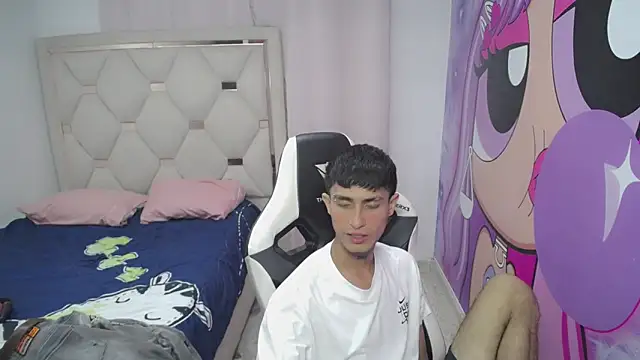 Akyra latinn online show from January 19, 2026, 3:05 pm