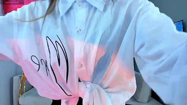 TreasaCrebs online show from February 10, 2026, 7:07 pm