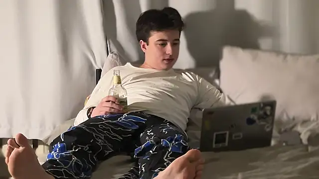 Snapshot of coolskum0 chatting on March 15, 2026, 5:52 pm coolskum0 online show from March 15, 2026, 5:52 pm