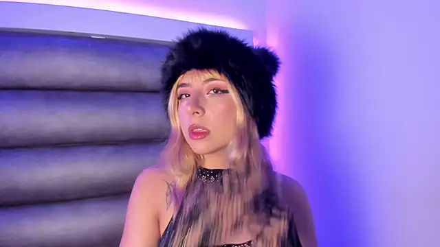 Snapshot of adhalee_js chatting on February 6, 2026, 8:23 pm adhalee js online show from February 6, 2026, 8:23 pm