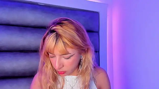 Snapshot of adhalee_js chatting on February 7, 2026, 8:12 pm adhalee js online show from February 7, 2026, 8:12 pm