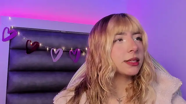 Snapshot of adhalee_js chatting on February 16, 2026, 7:32 pm adhalee js online show from February 16, 2026, 7:32 pm