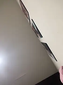 JuliaaVega online show from April 15, 2026, 11:39 am