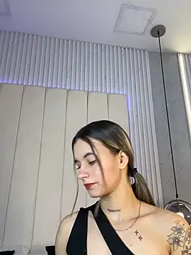 JuliaColemann online show from March 3, 2026, 12:11 pm