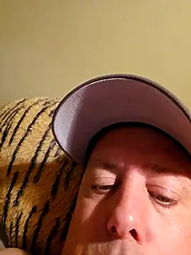 Snapshot of Martin_dick78 chatting on May 5, 2026, 9:23 pm Martin dick78 online show from May 5, 2026, 9:23 pm
