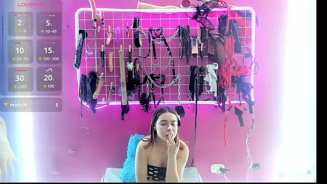 Slave Melany bdsm online show from March 2, 2026, 7:32 pm