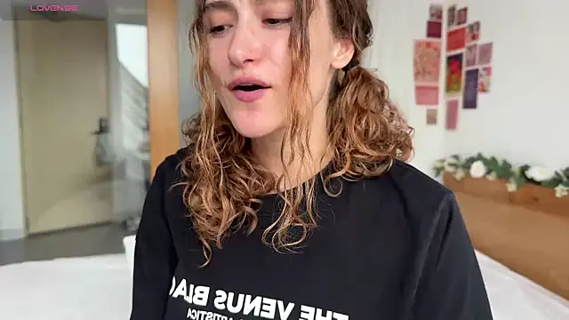 cutiemari online show from April 25, 2026, 4:48 am