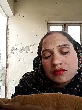 Cute-karisma1234 online show from February 7, 2026, 1:53 am