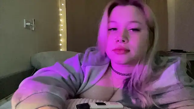 Lulu Di online show from March 26, 2026, 7:41 pm