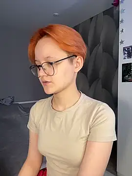 LuunaDorean online show from February 22, 2026, 9:52 am