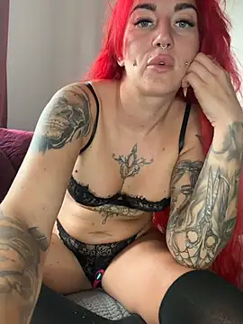 Snapshot of MrsRedFoxy chatting on July 6, 2026, 11:18 am MrsRedFoxy online show from July 6, 2026, 11:18 am