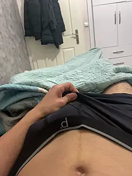 batuhanreal online show from April 24, 2026, 8:33 pm