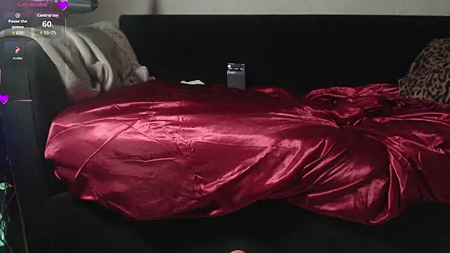 Julieibix online show from April 18, 2026, 6:12 pm