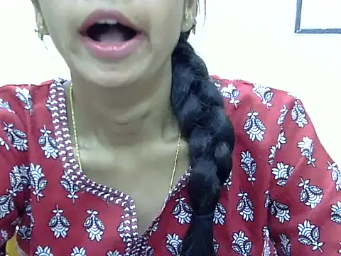 Snapshot of Kulsum_S chatting on May 6, 2026, 1:05 pm Kulsum S online show from May 6, 2026, 1:05 pm