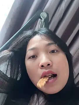 Snapshot of Lyn-be99 chatting on February 6, 2026, 2:27 am Lyn-be99 online show from February 6, 2026, 2:27 am