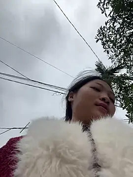 Snapshot of Lyn-be99 chatting on February 13, 2026, 2:40 am Lyn-be99 online show from February 13, 2026, 2:40 am