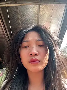 Lyn-be99 online show from April 6, 2026, 1:36 am