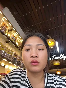 Lyn-be99 online show from April 21, 2026, 8:20 am