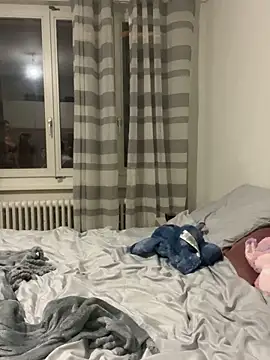 Snapshot of Melissa-suisse chatting on February 6, 2026, 7:28 pm Melissa-suisse online show from February 6, 2026, 7:28 pm