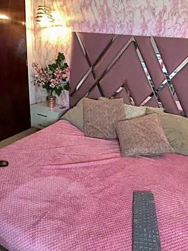 SOPHIIE LUX  online show from February 25, 2026, 7:01 pm