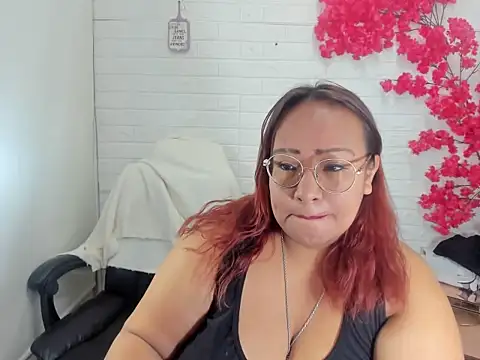 Snapshot of Shara_Oz chatting on April 10, 2026, 2:50 am Shara Oz online show from April 10, 2026, 2:50 am