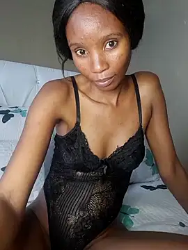 Snapshot of EbonyDivine chatting on April 15, 2026, 1:29 pm EbonyDivine online show from April 15, 2026, 1:29 pm