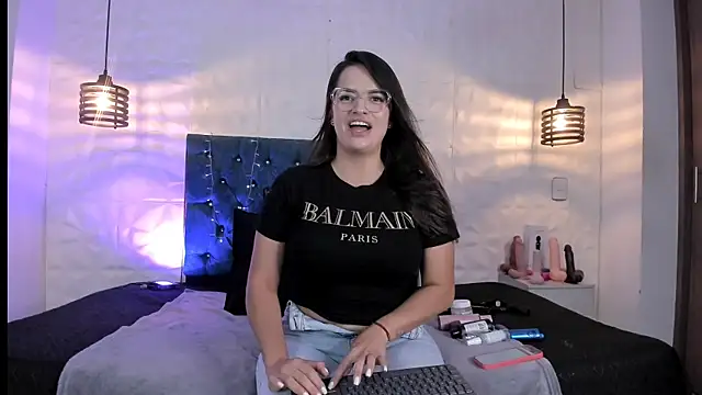 samantha foxyy online show from May 18, 2026, 11:16 am
