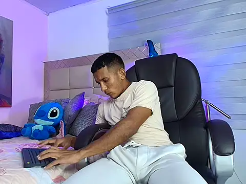 Snapshot of ricky_spensar23cm_ chatting on February 5, 2026, 2:16 am ricky spensar23cm online show from February 5, 2026, 2:16 am