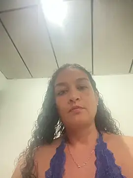 Snapshot of Rosalinda_77 chatting on May 18, 2026, 9:42 pm Rosalinda 77 online show from May 18, 2026, 9:42 pm