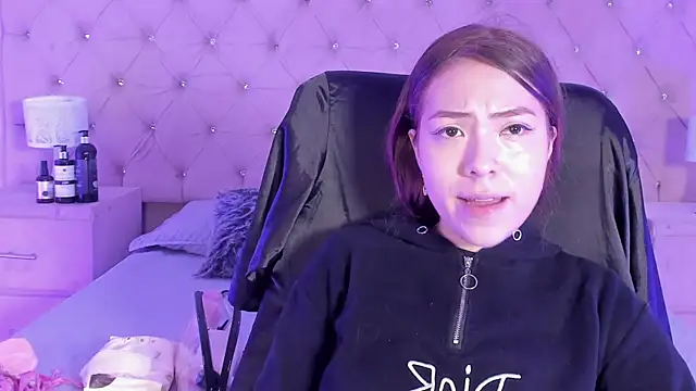 lizzyrossie online show from February 12, 2026, 12:55 pm