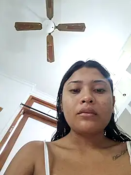 Snapshot of Layla_em chatting on February 26, 2026, 12:26 pm Layla em online show from February 26, 2026, 12:26 pm