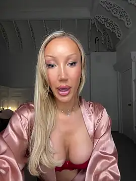 Snapshot of Allana29 chatting on March 19, 2026, 7:07 pm Allana29 online show from March 19, 2026, 7:07 pm